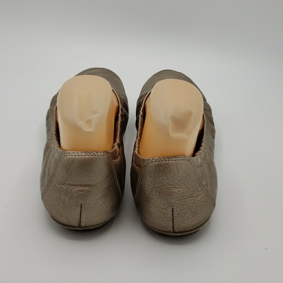 Gorgeous Clarks gold leather flats sz 7.5 - Picture 4 of 7